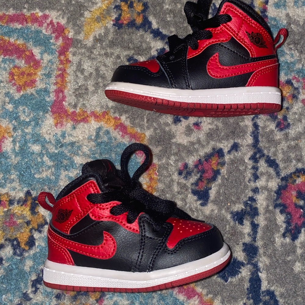 Nike Air Jordan 1 mid retro black Red bred shoes Sz. 4C